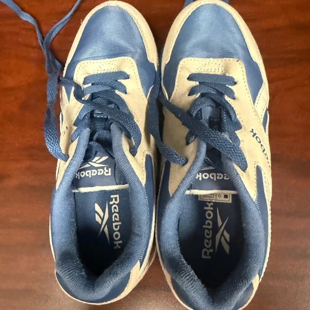 Children's‎ Reebok Blue and Beige Sneakers size 2 youth